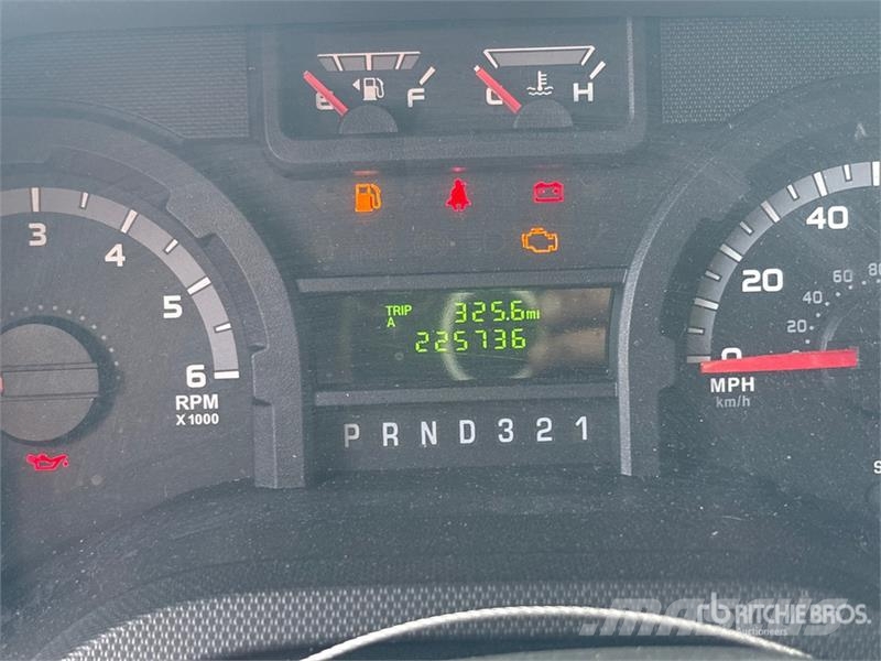 Ford E-350 Starcraft 4x2 13-Seat Mini Bus Mini-bus