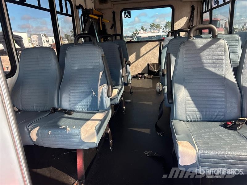 Ford E-350 Starcraft 4x2 12-Seat Mini Bus Mini buses