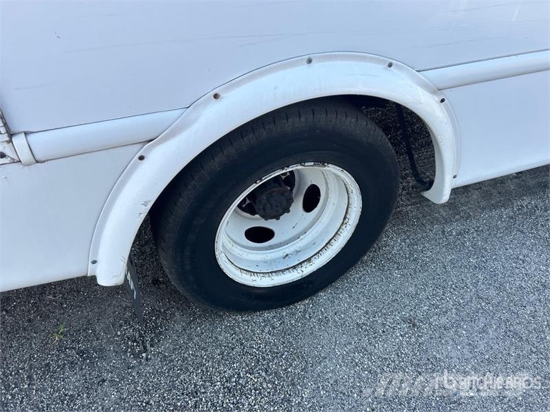 Ford E-350 Starcraft 4x2 12-Seat Mini Bus Mini buses