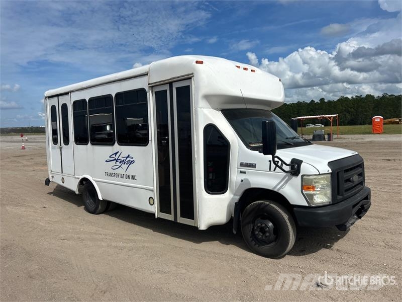 Ford E-350 Starcraft 4x2 5-Seat Mini Bus Mikroautobusi