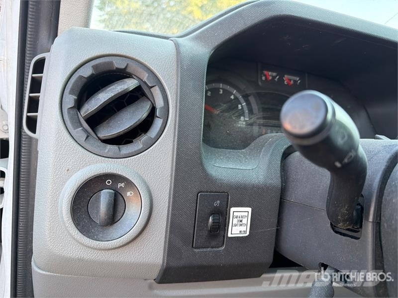 Ford E-350 Super Duty 4x2 Van Truck Sanduk kamioni