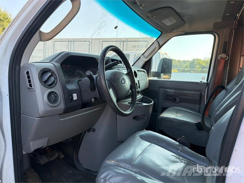 Ford E-350 Super Duty 4x2 Van Truck Sanduk kamioni