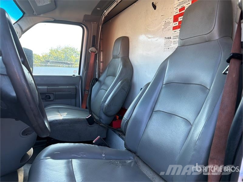 Ford E-350 Super Duty 4x2 Van Truck Sanduk kamioni