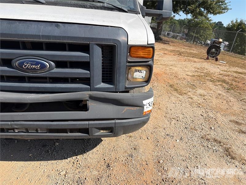 Ford E-350 Super Duty 4x2 Van Truck Sanduk kamioni