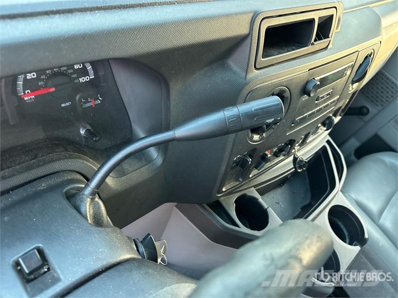 Ford E-350 Van Truck 貨箱式卡車