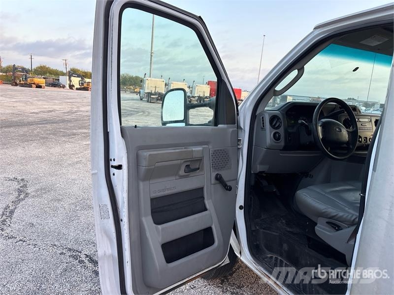 Ford E-350 Van Truck 貨箱式卡車