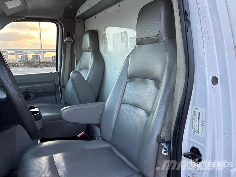 Ford E-350 Van Truck 貨箱式卡車