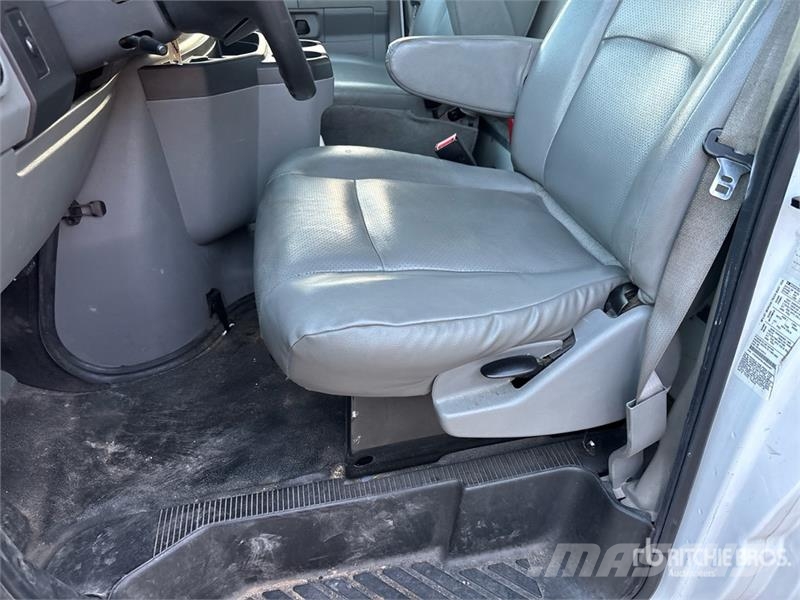 Ford E-350 Van Truck 貨箱式卡車