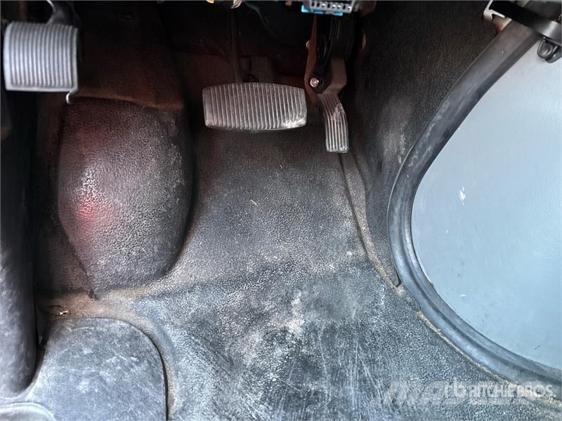 Ford E-350 Van Truck 貨箱式卡車