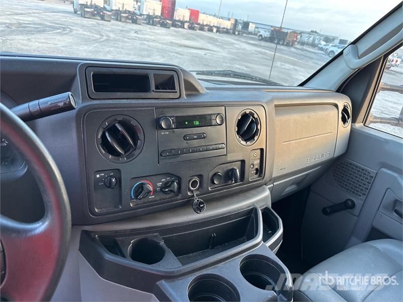 Ford E-350 Van Truck 貨箱式卡車