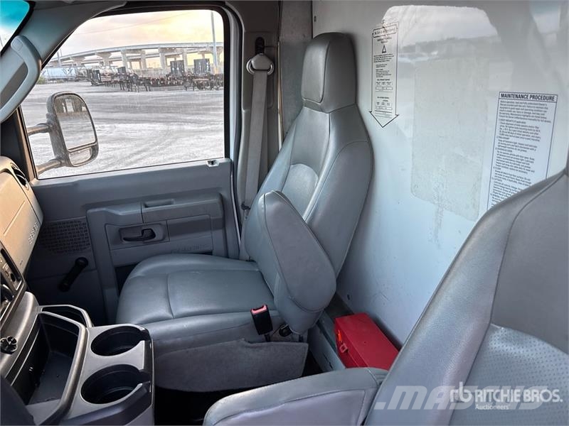 Ford E-350 Van Truck 貨箱式卡車