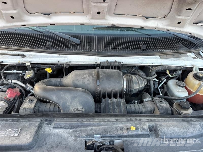Ford E-350 Van Truck 貨箱式卡車