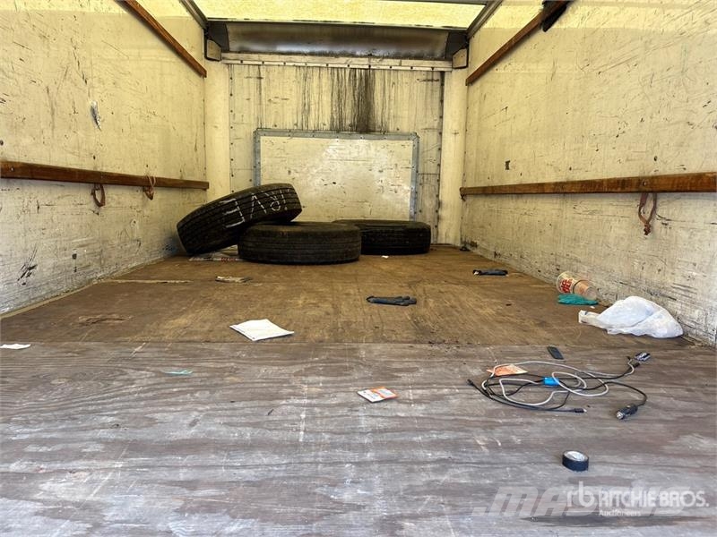 Ford E-350 Van Truck (Inoperable) 貨箱式卡車