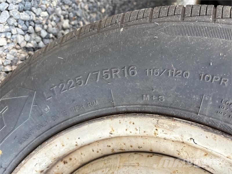 Ford E-350 Van Truck (Inoperable) 貨箱式卡車