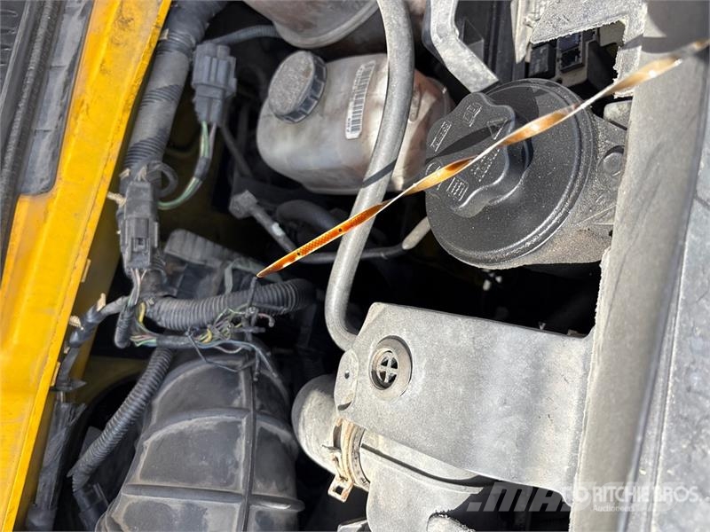 Ford E-350 Van Truck (Inoperable) 貨箱式卡車