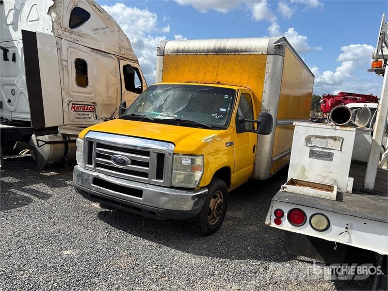 Ford E-350 Van Truck (Inoperable) 貨箱式卡車