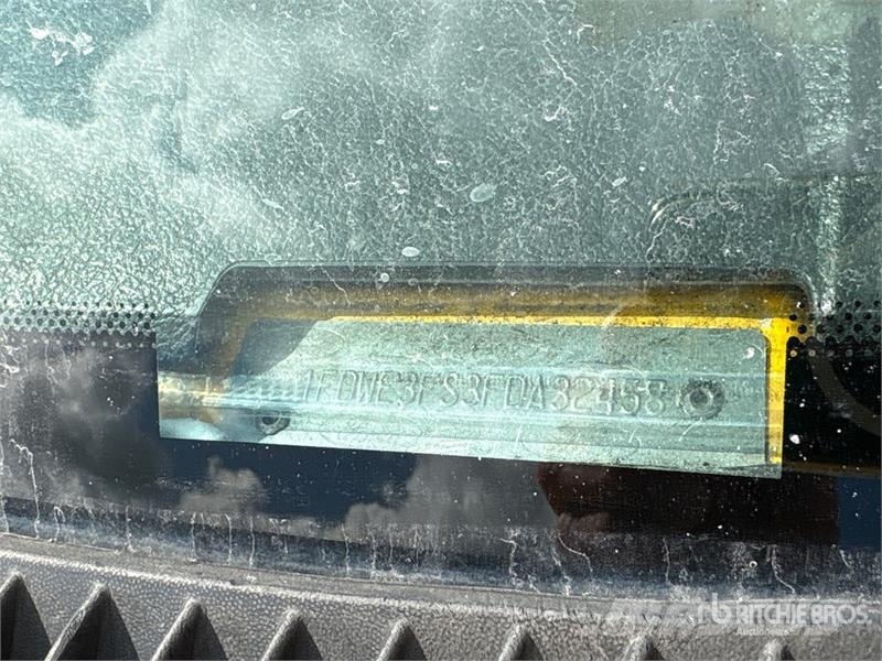 Ford E-350 Van Truck (Inoperable) 貨箱式卡車