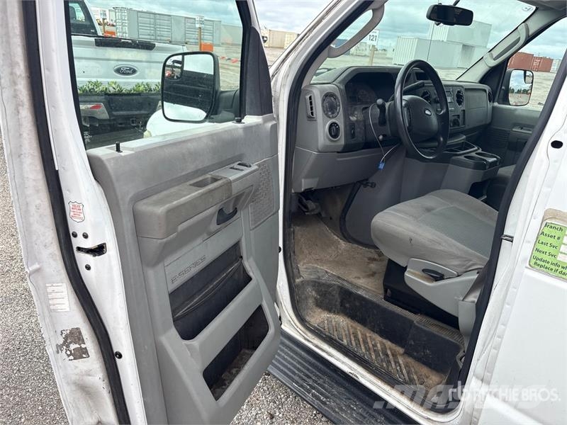 Ford E-350 XL 10 Passenger Van Furgone chiuso