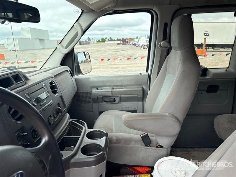 Ford E-350 XL 10 Passenger Van Furgone chiuso
