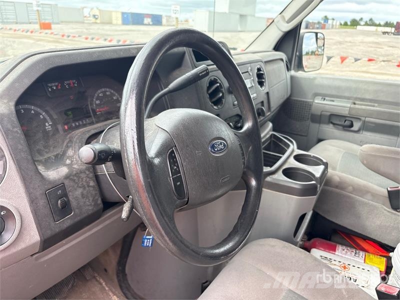 Ford E-350 XL 10 Passenger Van Furgone chiuso