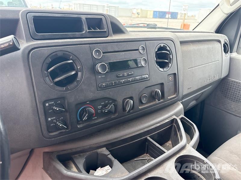 Ford E-350 XL 10 Passenger Van Furgone chiuso