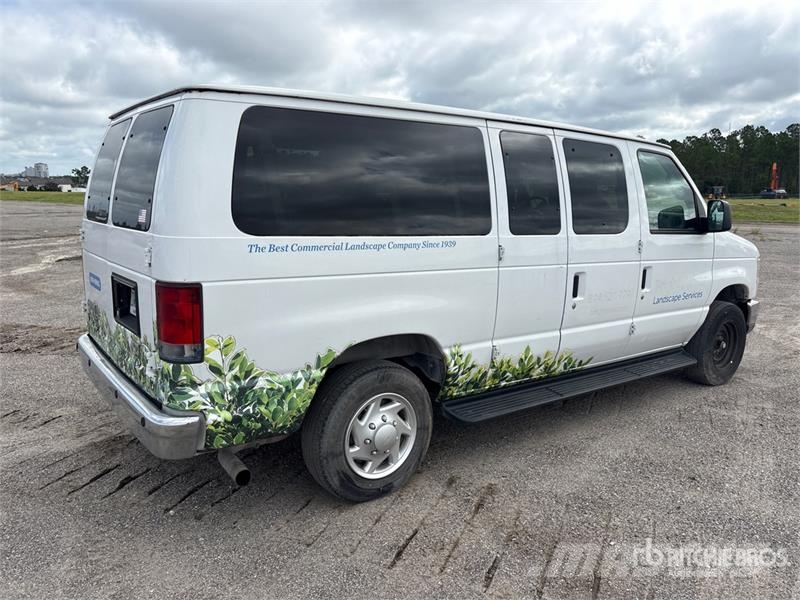 Ford E-350 XL 10 Passenger Van Furgone chiuso