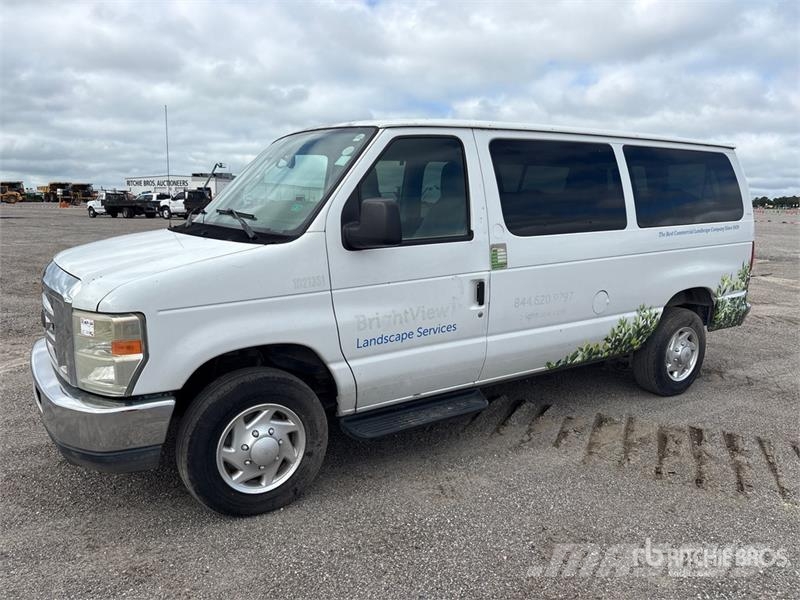 Ford E-350 XL 10 Passenger Van Furgone chiuso