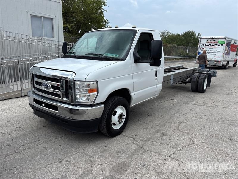 Ford E-450 4x2 Cab and Chassis Kabine i unutrašnjost