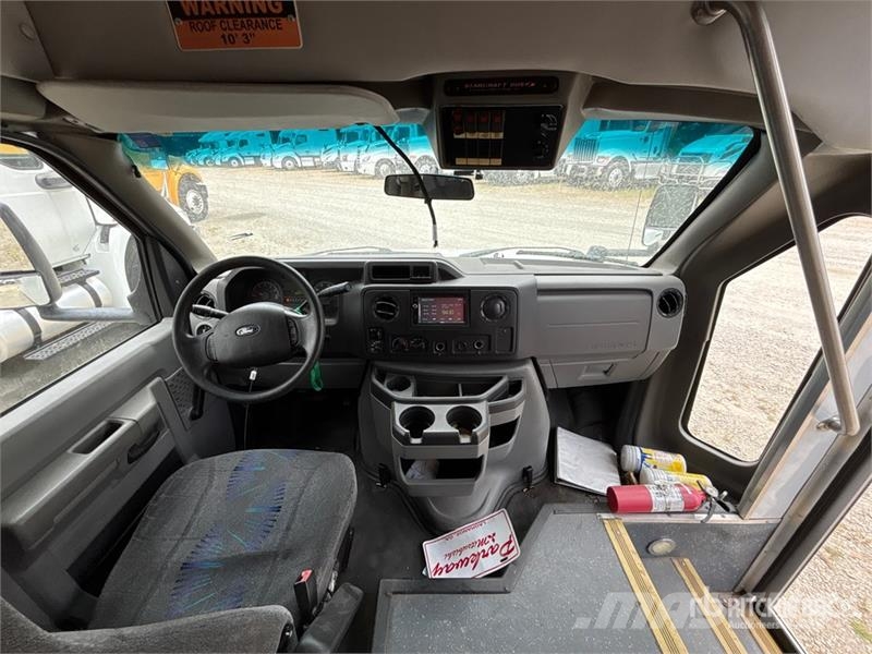 Ford E-450 4x2 Mini Bus Minibussen