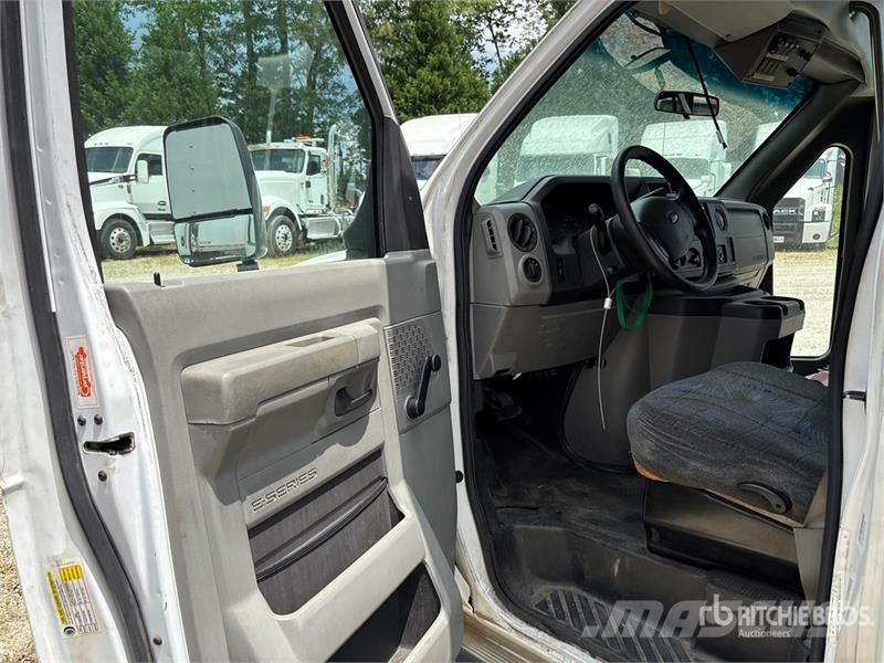 Ford E-450 4x2 Mini Bus Minibussen
