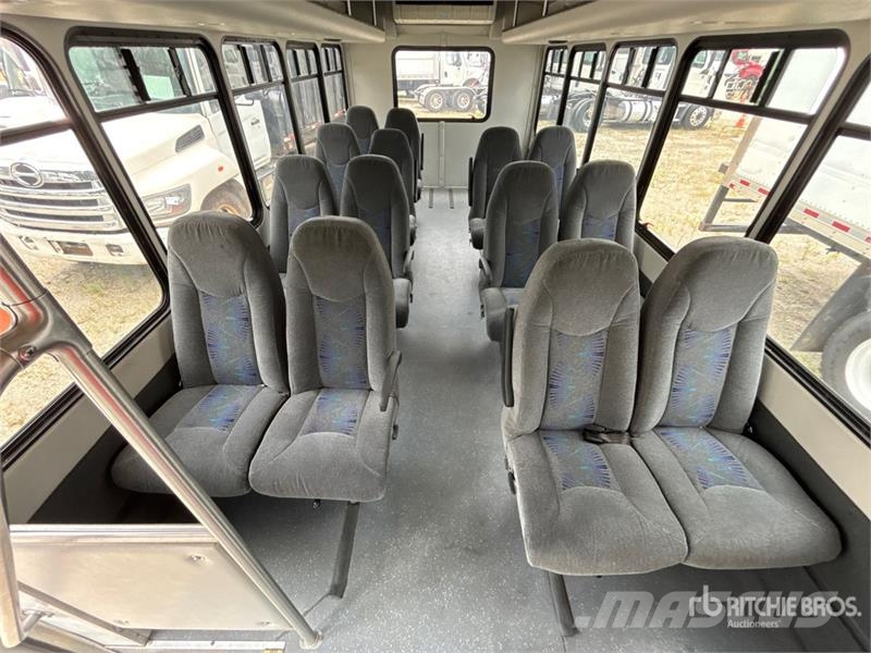 Ford E-450 4x2 Mini Bus Minibussen