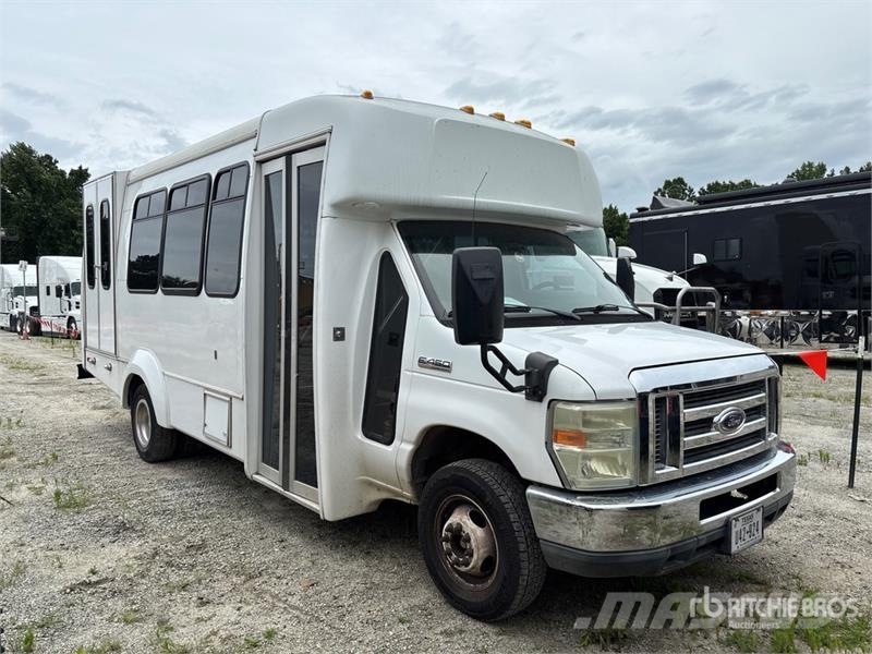 Ford E-450 4x2 Transit Bus Minibusy