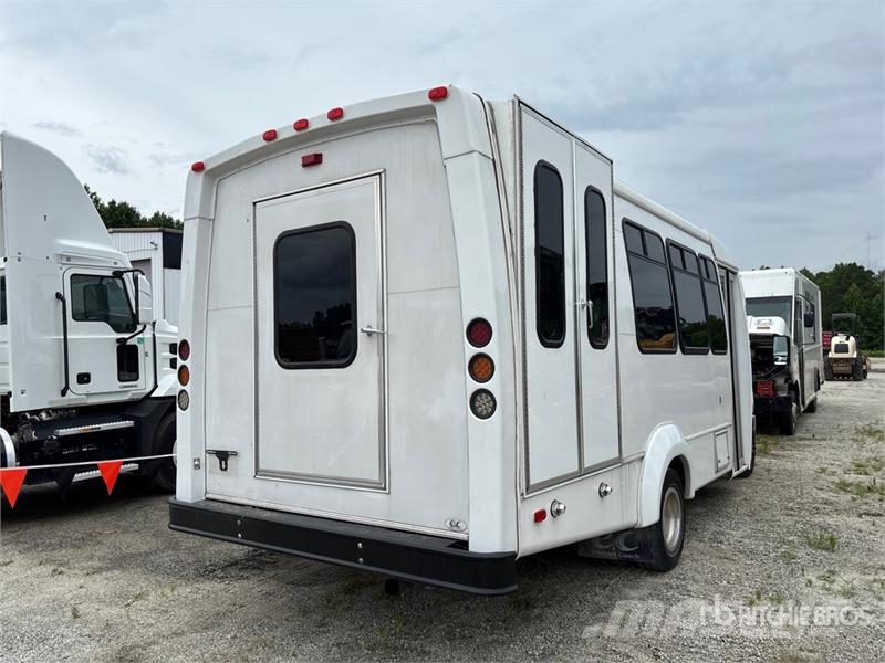 Ford E-450 4x2 Transit Bus Minibusy