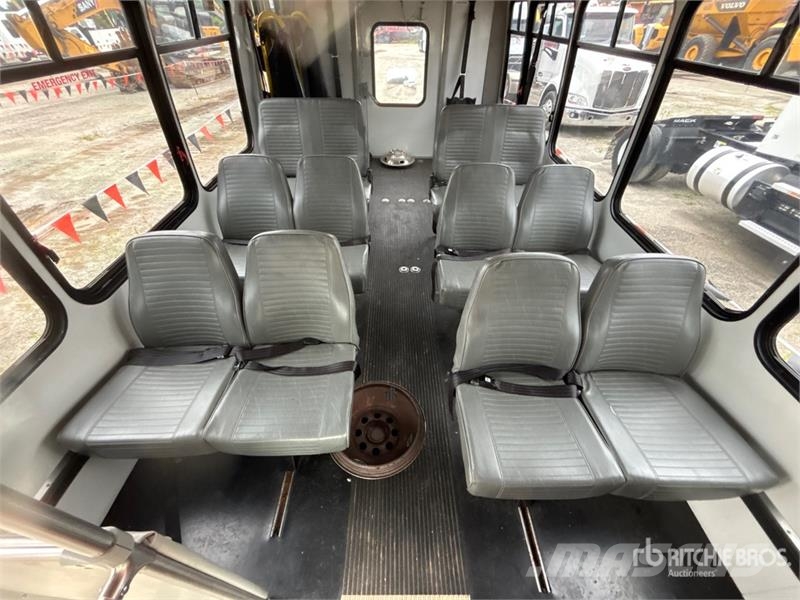 Ford E-450 4x2 Transit Bus Minibusy