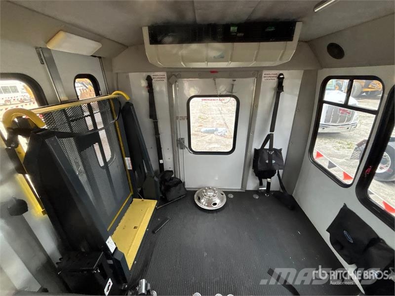 Ford E-450 4x2 Transit Bus Minibusy