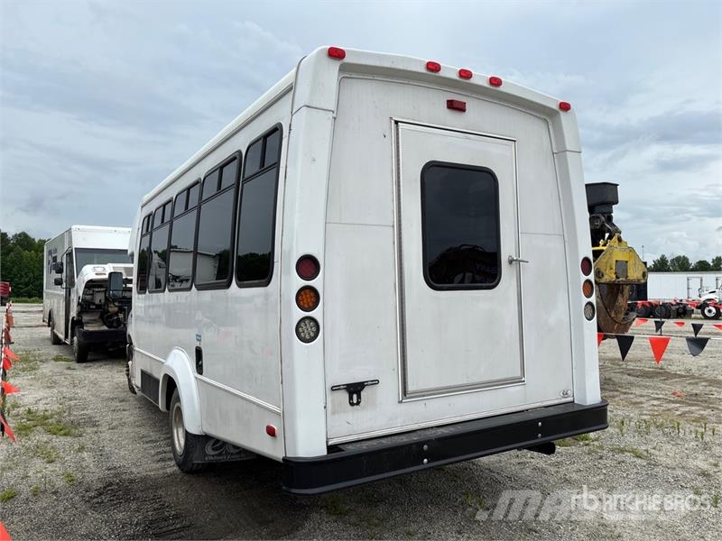 Ford E-450 4x2 Transit Bus Minibusy