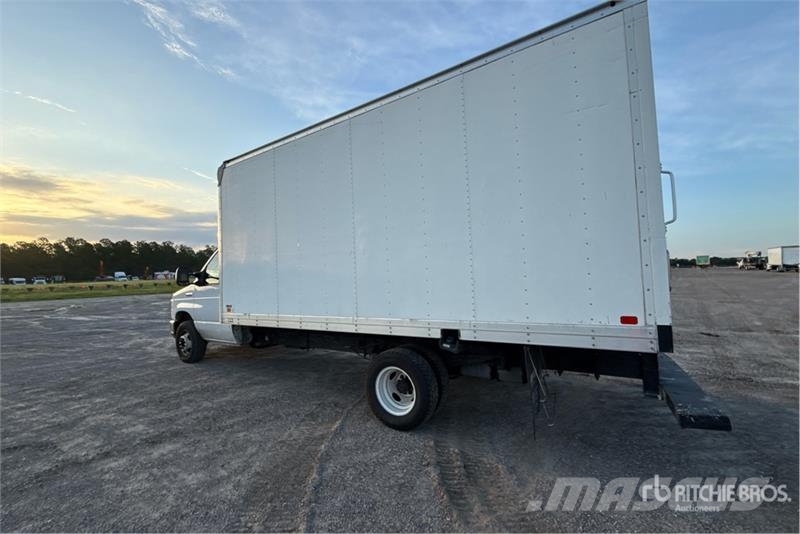 Ford E-450 4x2 Van Truck Camion cassonati