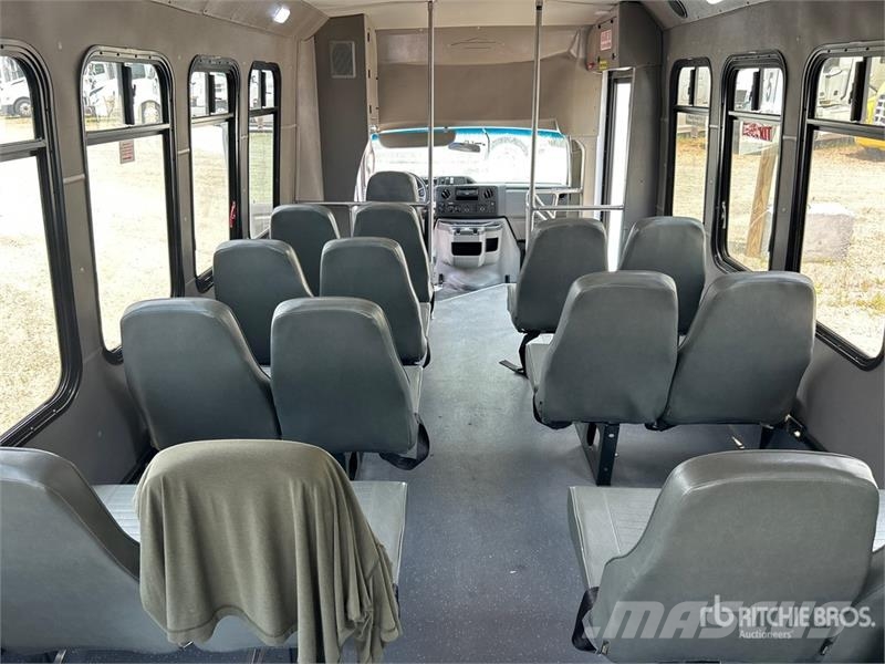 Ford E-450 Bus Minibussen