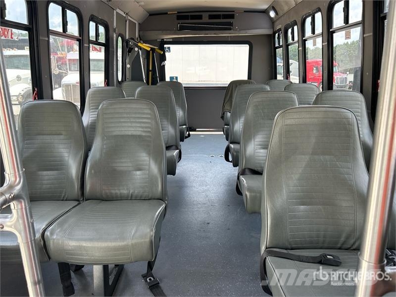 Ford E-450 Bus Minibussen