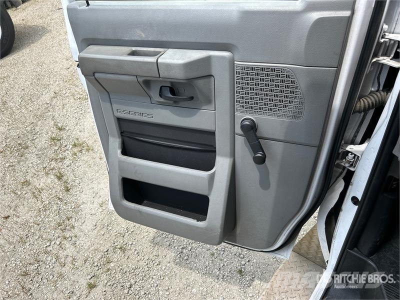 Ford E-450 Bus Minibussen