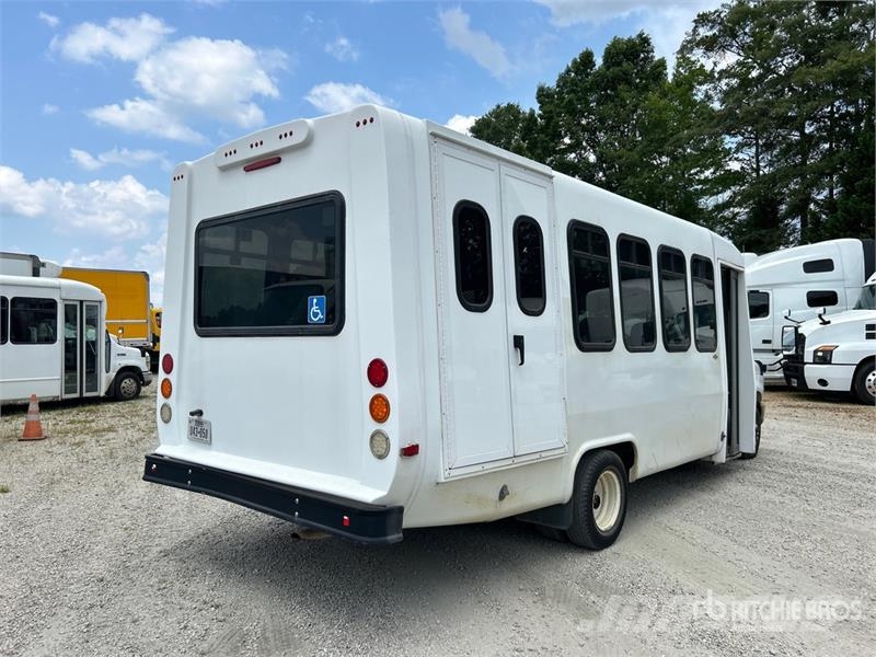 Ford E-450 Bus Minibussen