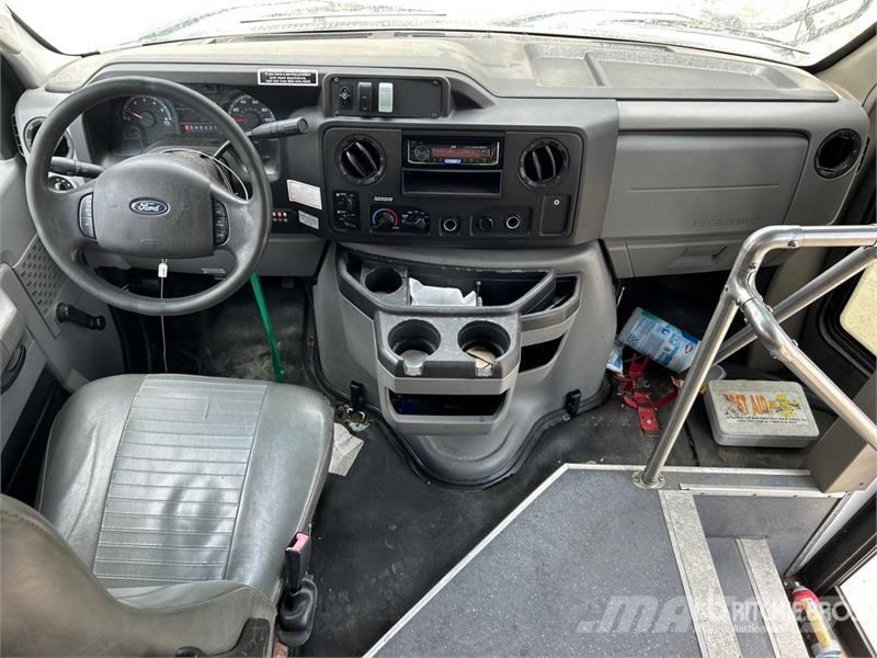 Ford E-450 Bus Minibussen