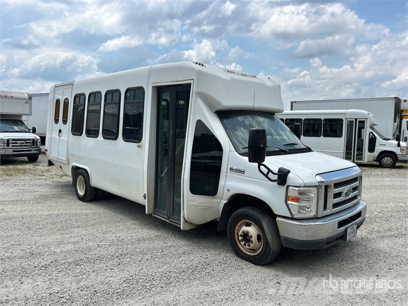 Ford E-450 Bus Minibussen