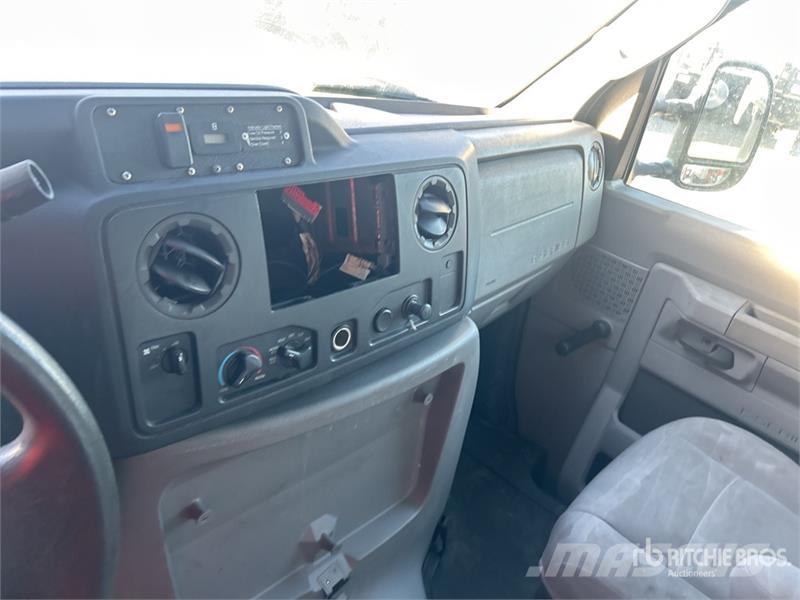 Ford E-450 Econoline 4x2 Refrigerated Truck Camiones con temperatura controlada
