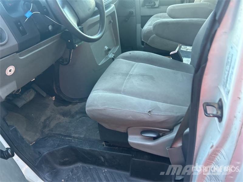 Ford E-450 Econoline 4x2 Refrigerated Truck Camiones con temperatura controlada