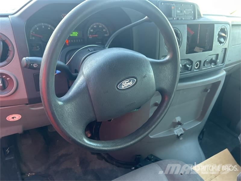 Ford E-450 Econoline 4x2 Refrigerated Truck Camiones con temperatura controlada