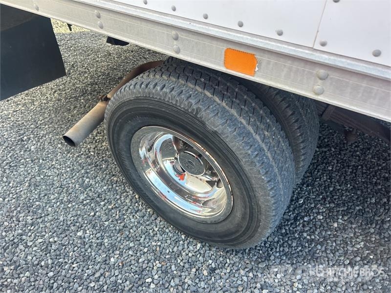 Ford E-450 Econoline 4x2 Refrigerated Truck Camiones con temperatura controlada