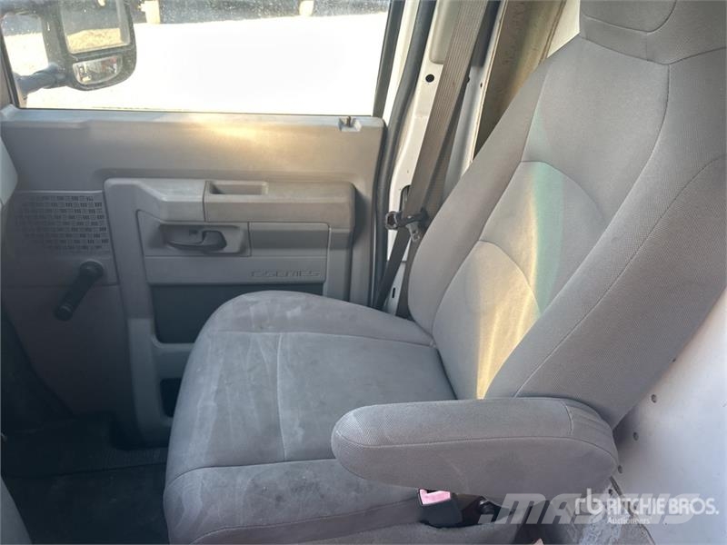 Ford E-450 Econoline 4x2 Refrigerated Truck Camiones con temperatura controlada