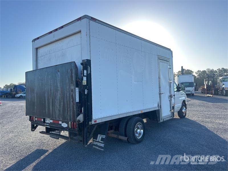Ford E-450 Econoline 4x2 Refrigerated Truck Camiones con temperatura controlada