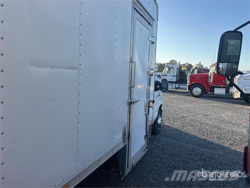 Ford E-450 Econoline 4x2 Refrigerated Truck Camiones con temperatura controlada